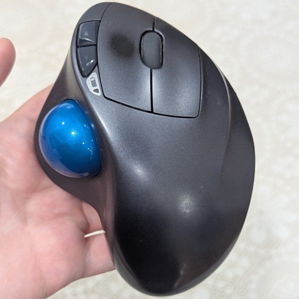 Logitech M570 Wireless Trackball Mouse Dark Gray Blue Ball Ergonomic‎